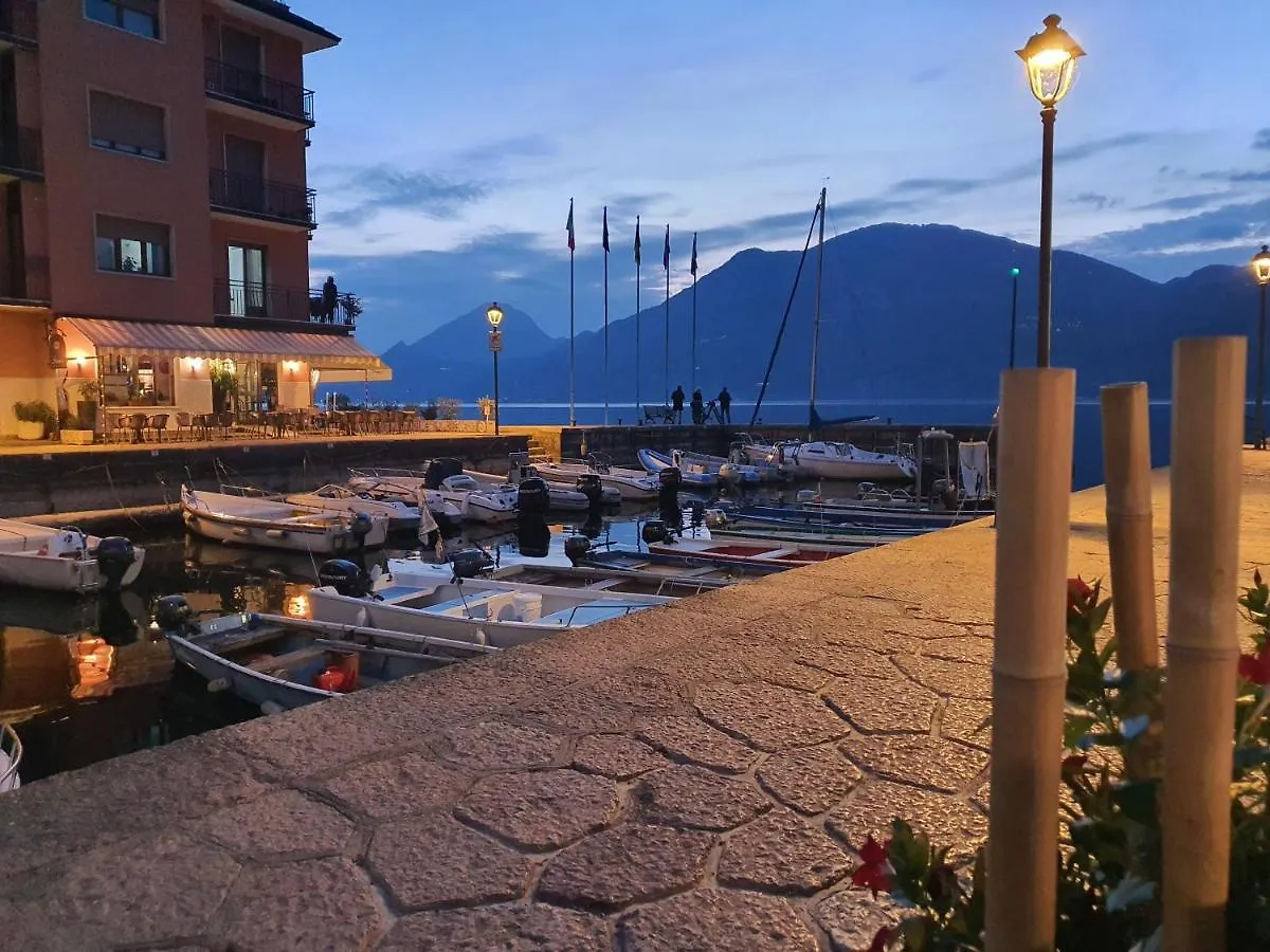 La Casa Della Luna Nel Lago Brenzone sul Garda 0*,